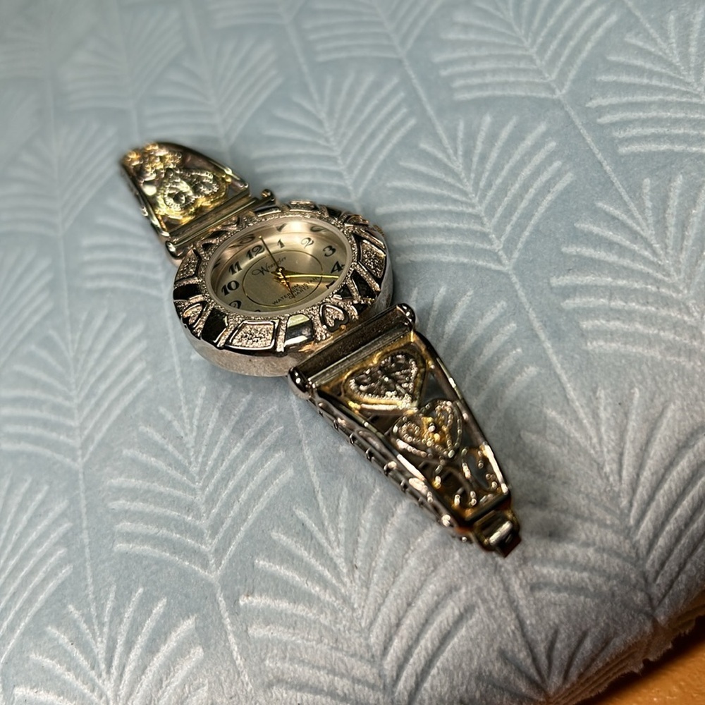 Heart detail wrangler elastic stretch silver watch - Picture 11 of 16